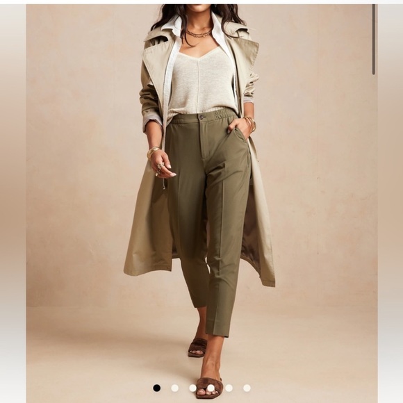 Banana Republic Pants - Banana Republic olive Green airstream Ankle Cropped Pants slacks - business